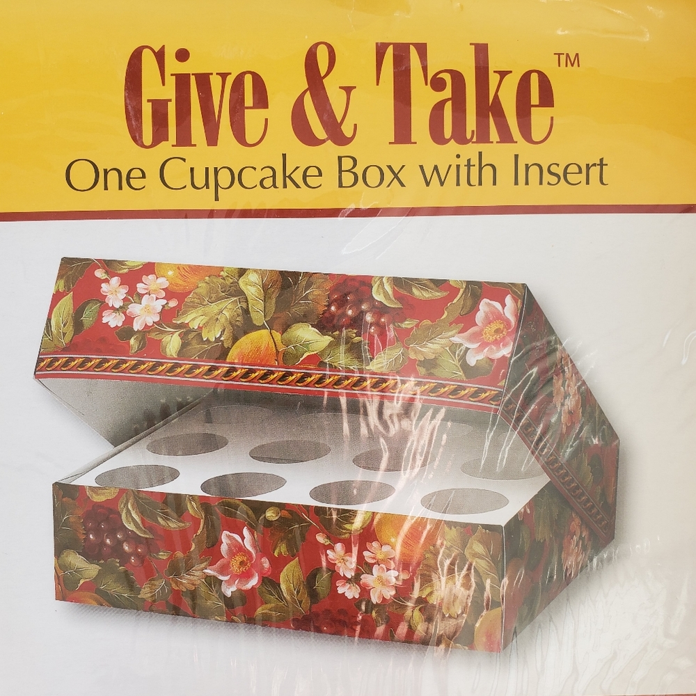 🧁 FREE! Cupcake or Cake Box - BNWT🧁